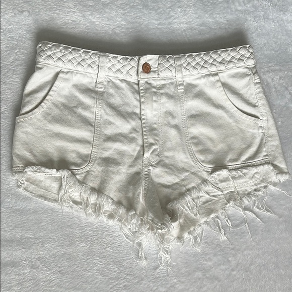 Abercrombie & Fitch Women’s High Rise White‎ Cut Off Frayed Booty Jean Shorts 6 - Picture 1 of 8
